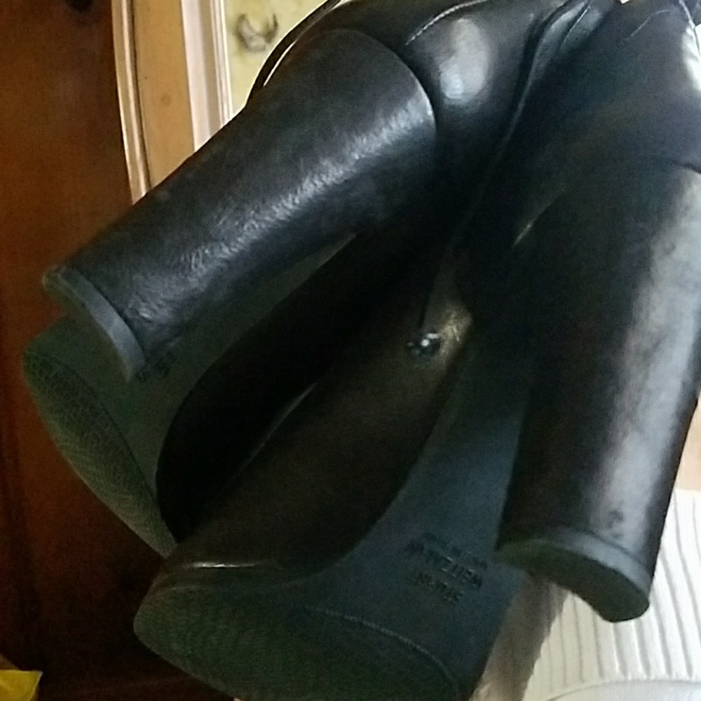 Stuart Weitzman mitten boot - Picture 3 of 5
